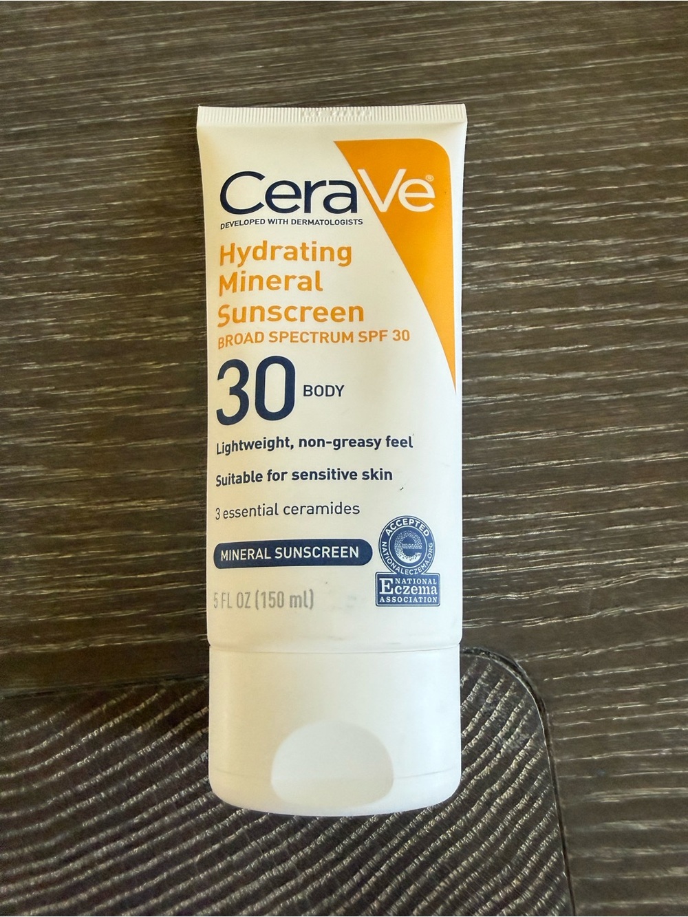 NWT Cerave Hydrating Mineral Sunscreen SPF 30 lightweight non-greasy feel